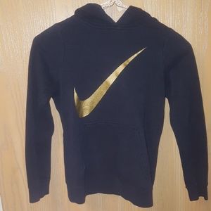 Im selling a nike sweat shirt for kids